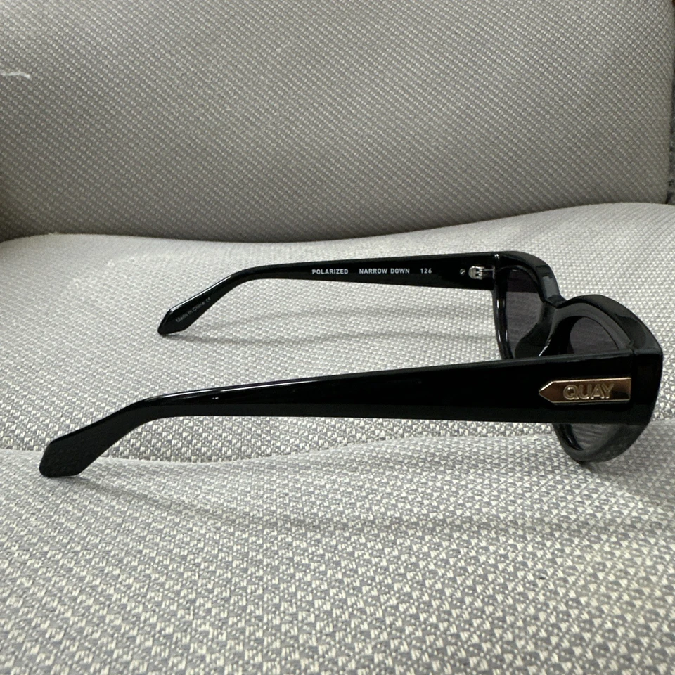 Gafas de sol para mujer Quay marco negro ojo de gato ESTRECHO ABAJO 126 polarizadas Foto 2 de 4