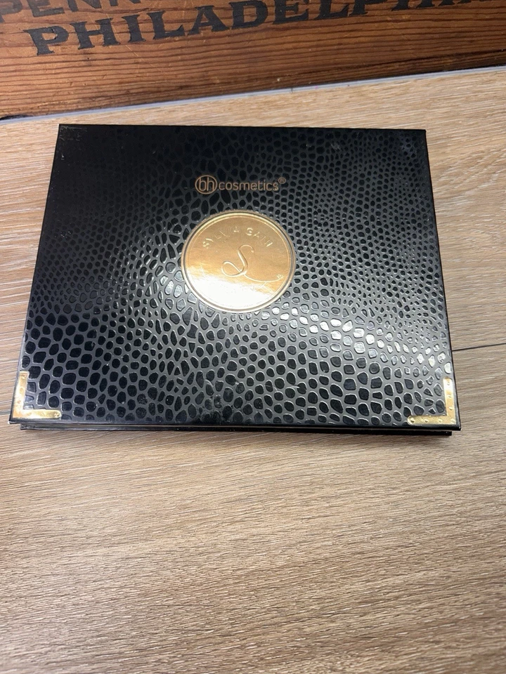 EDICIÓN LIMITADA - Paleta de sombras de ojos BH Cosmetics x Sylvia Gani 22 colores Foto 3 de 4