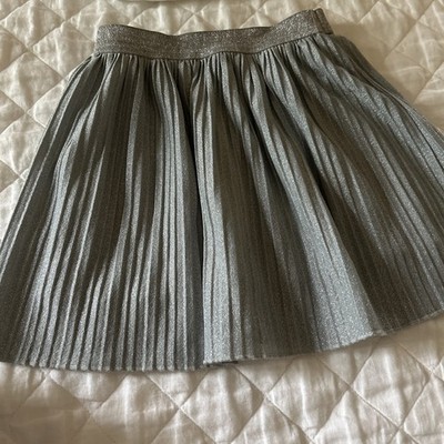 United colors of Benetton Girl s siver pleated sparkly  skirt Sz  M