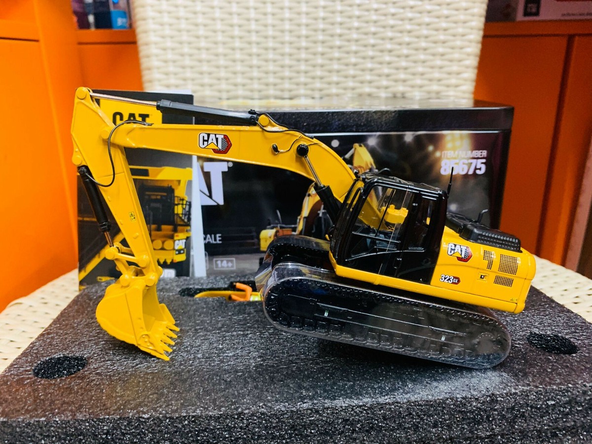 Caterpillar Cat 323 GX Hydraulic Excavator 1:50 Scale By Caterpillar Cat 323 GX Hydraulic Excavator 1:50 Scale By