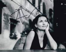 ISABELLE HUPPERT signed Autogramm 20x25cm MRS HARRIS GOES in Person autograph