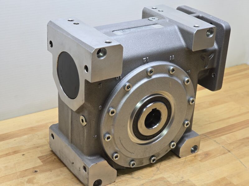 MASSES マシスTYPE1 【Chrysails 】Aluminum L Wittenstein Alpha Right Angle Gearbox VDH 080-MF1-40-151-0C