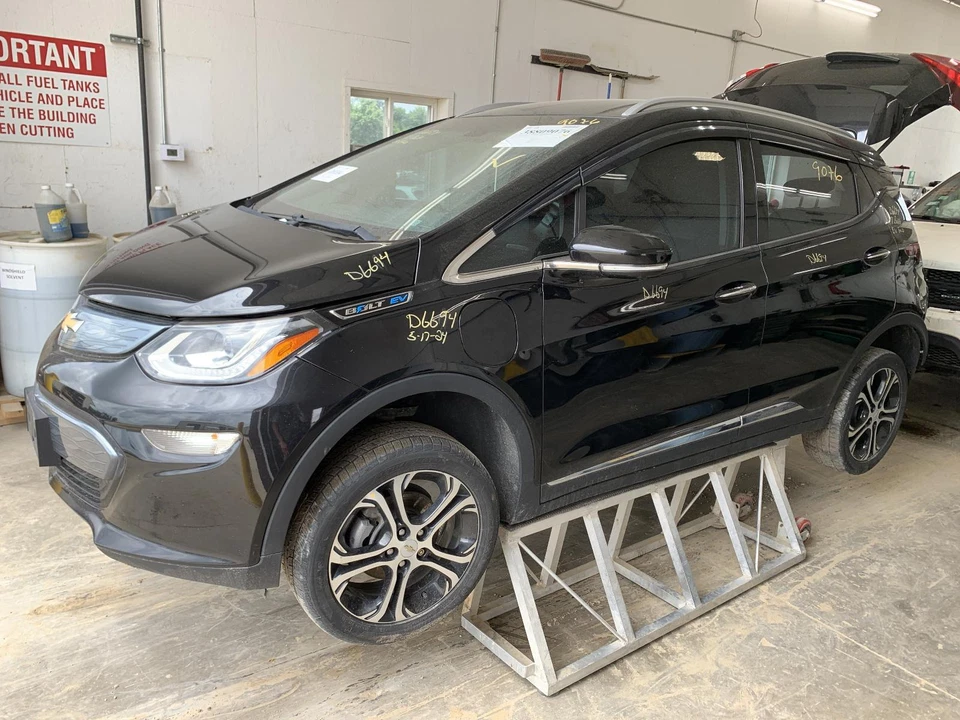 Espejo retrovisor interior delantero central usado se adapta a: Chevrolet Bolt 2017 automático Foto 2 de 4