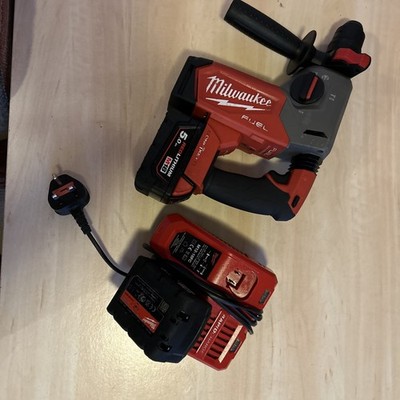 Milwaukee M18 ONEFHX Brushless Akku Bohrhammer - Gehäuse 2 Akkus, Ladegerät