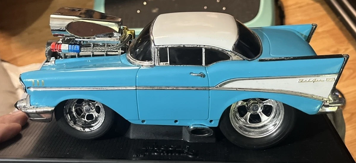 Muscle Machines Chevrolet 1:18 Scale Diecast Cars, Trucks & Vans