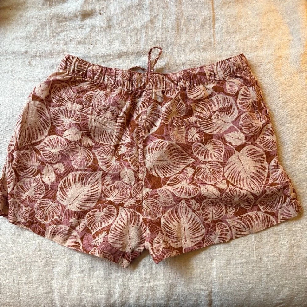 Tahari Women's Linen Shorts
Opens in a new window or tab