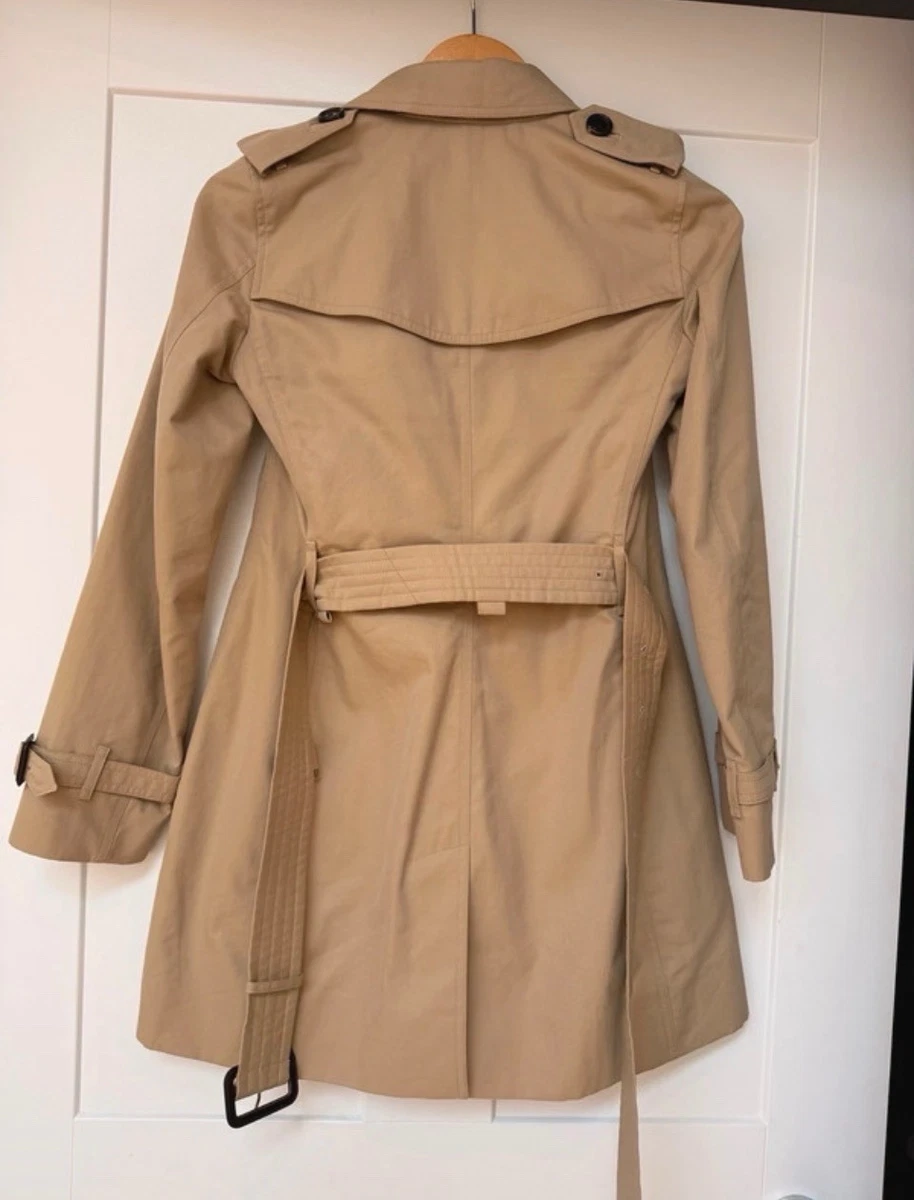 Gabardina Burberry Kensington longitud media beige