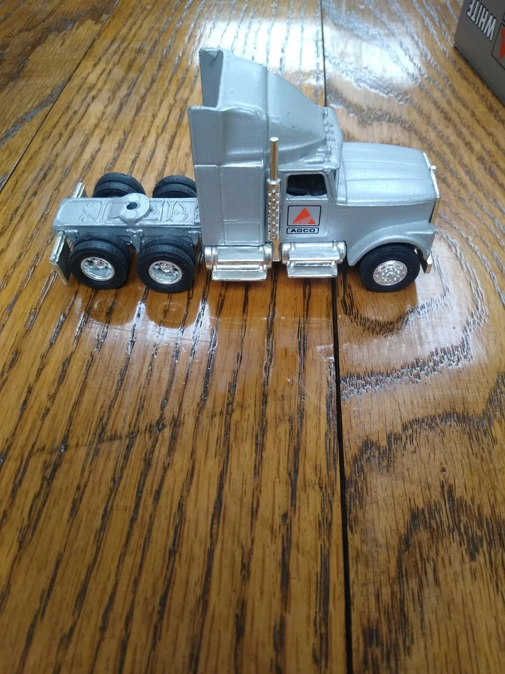 ERTL Agco International Die Cast Semi 1/64 Scale - Image 2 of 4