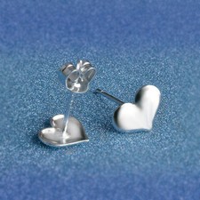 Adorable New Silver Plated Smooth  Shiny Heart Stud Post Pierced Earrings