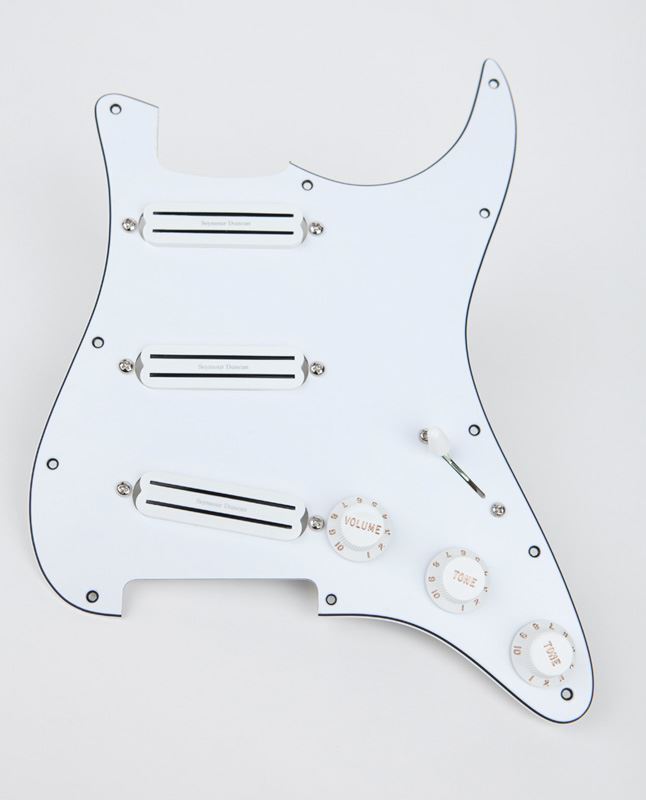 Seymour Duncan Triple Rails (Hot Rails) Loaded Pickguard - white