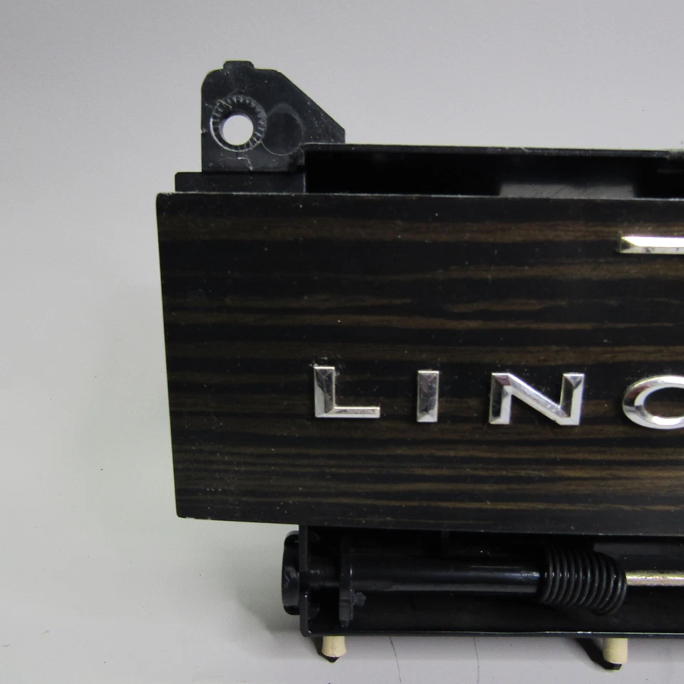 2006 2007 年 2008 年林肯 Mark LT 木纹烟灰缸仪表板硬币存储托盘箱原始设备制造商 — 第 4/4 张图片