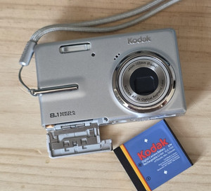 Kodak EasyShare M893 IS 8.1MP Digital Camera, Silver - Tested