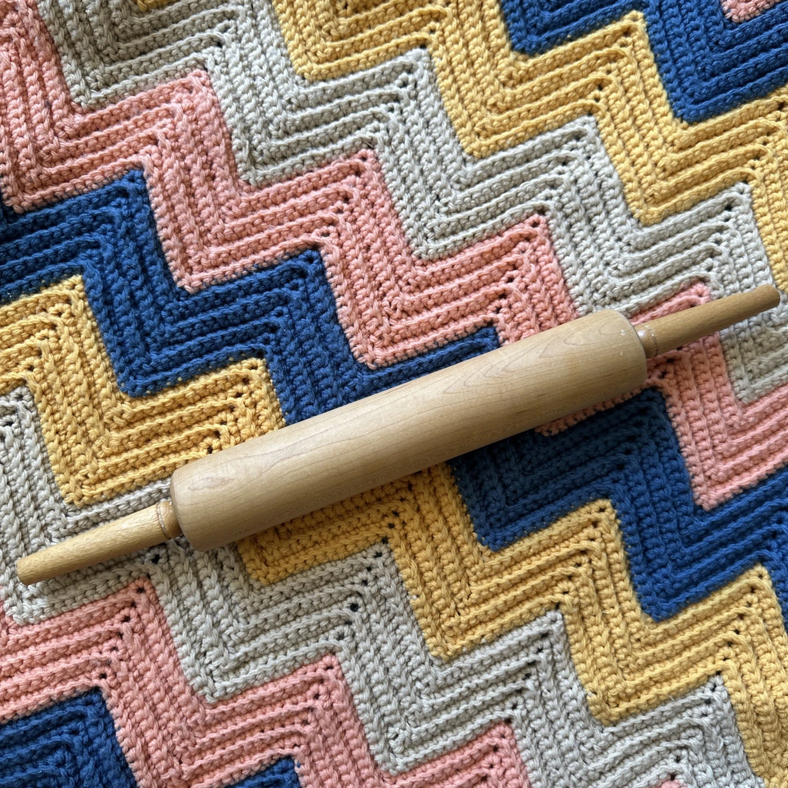 Vintage Solid Wood Rolling Pin Steel Dowel Baking Farmhouse Primitive Cottage