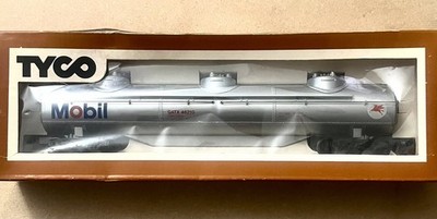  Vintage Tyco HO Scale Three Dome Tank Car # 46210