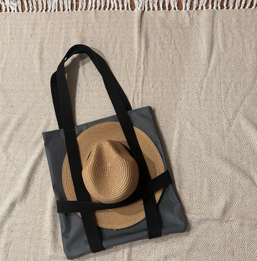 Stylish and Spacious Tote Bag for Everyday Use
