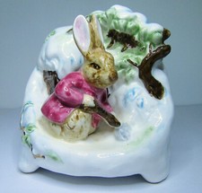 SCHMID BEATRIX POTTER CLEARING DOORSTEP SNOW MUSIC BOX MUSICAL FIGURINE RABBIT
