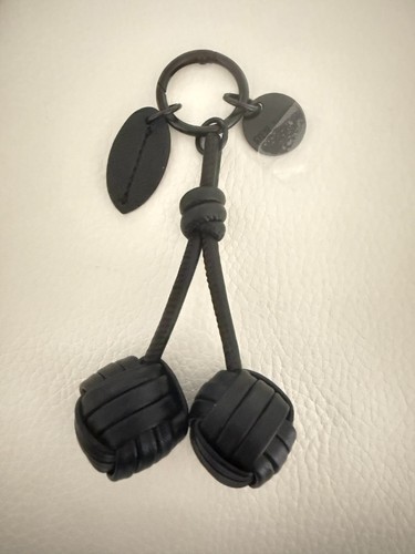NUEVO CON ETIQUETAS BOLSO BANDOLERA STEVE MADDEN BJONNA NEGRO CON LLAVERO CEREZAS NEGRAS - Imagen 6 de 6