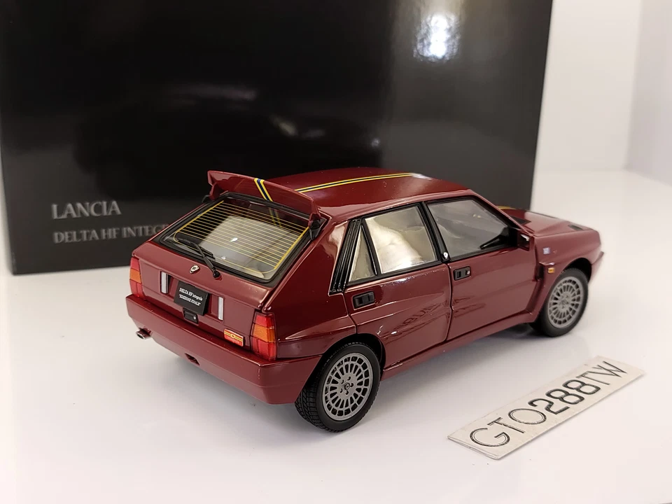 Kyosho 1:18 Lancia Delta HF integrale Evo 2 "Final Edition"(Bordeaux Red) 08343C - Image 4 of 4