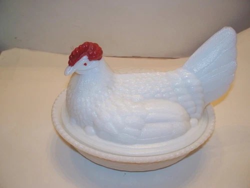 VINTAGE WESTMORLAND MILK GLASS CHICKEN ON NEST Covered Candy Dish Red Eyes