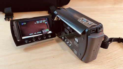 JVC Everio GZ-MG360BU 60GB HDD Camcorder Bundle - Picture 9 of 18