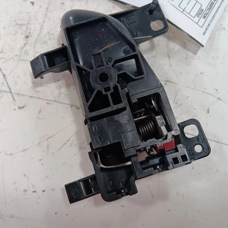 Manija de puerta interior delantero pasajero derecho Subaru Forester 2016 2017 201 Foto 2 de 4