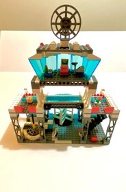 LEGO CITY: Airport (7894) + Airplane - 2006 Retired - 95% Complete- PLEASE READ