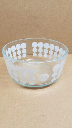 Pyrex White Polka Dot 1 qt. Glass Bowl