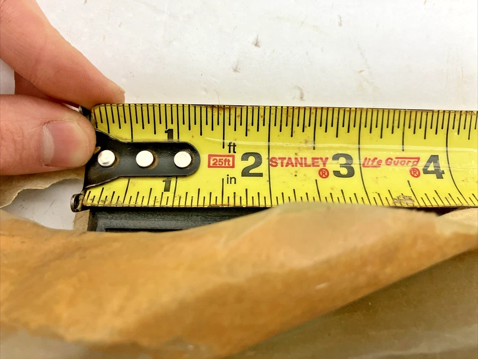 Nuevo OEM GM LH placa de umbral delantero 20336435 1982-1985 Chevrolet Celebrity (Bin99) Foto 2 de 4