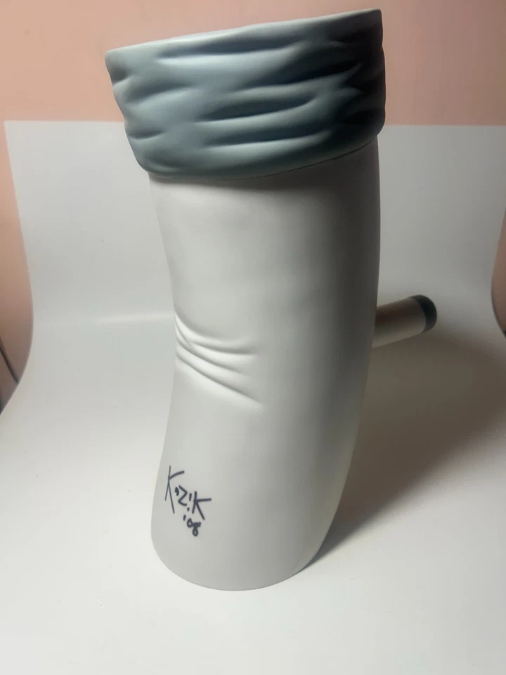KIDROBOT 12 INCH SMOKEY WHITE SIGNED FRANK KOZIK 2007 DESIGNER  ART TOY - Image 2 of 4