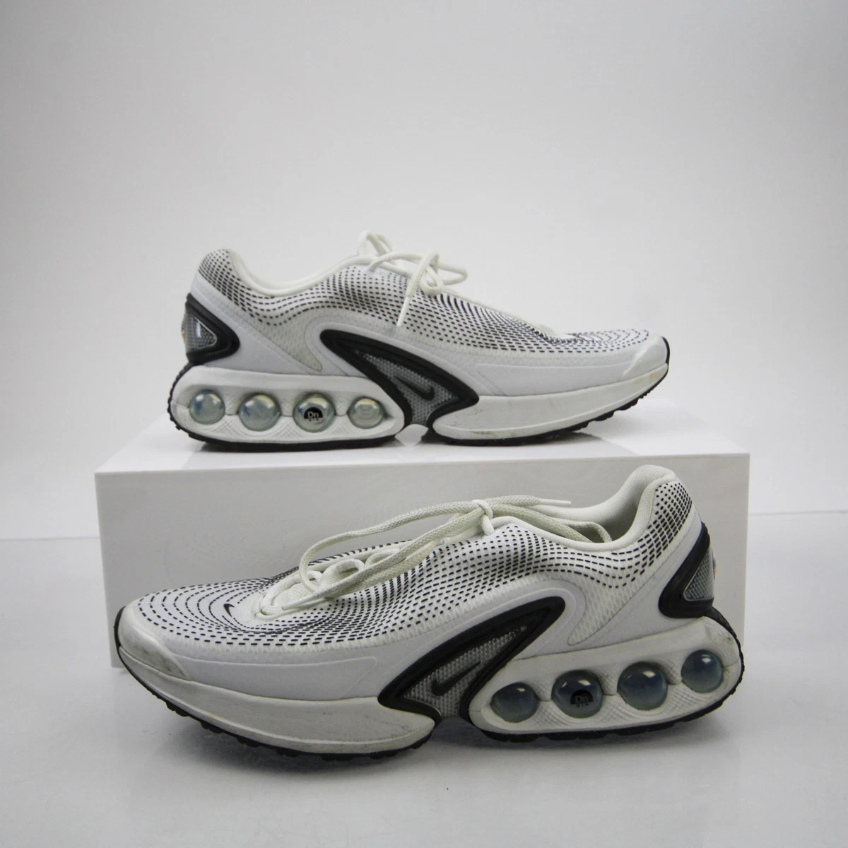 Nike White and Black Sports Sneakers. Used Great Condition Men main image 4