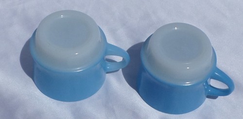 2 VTG ANCHOR HOCKING FIRE KING WARE MUGS CUPS BLUE MOSAIC GLASS PRISTINE SET - Picture 2 of 5