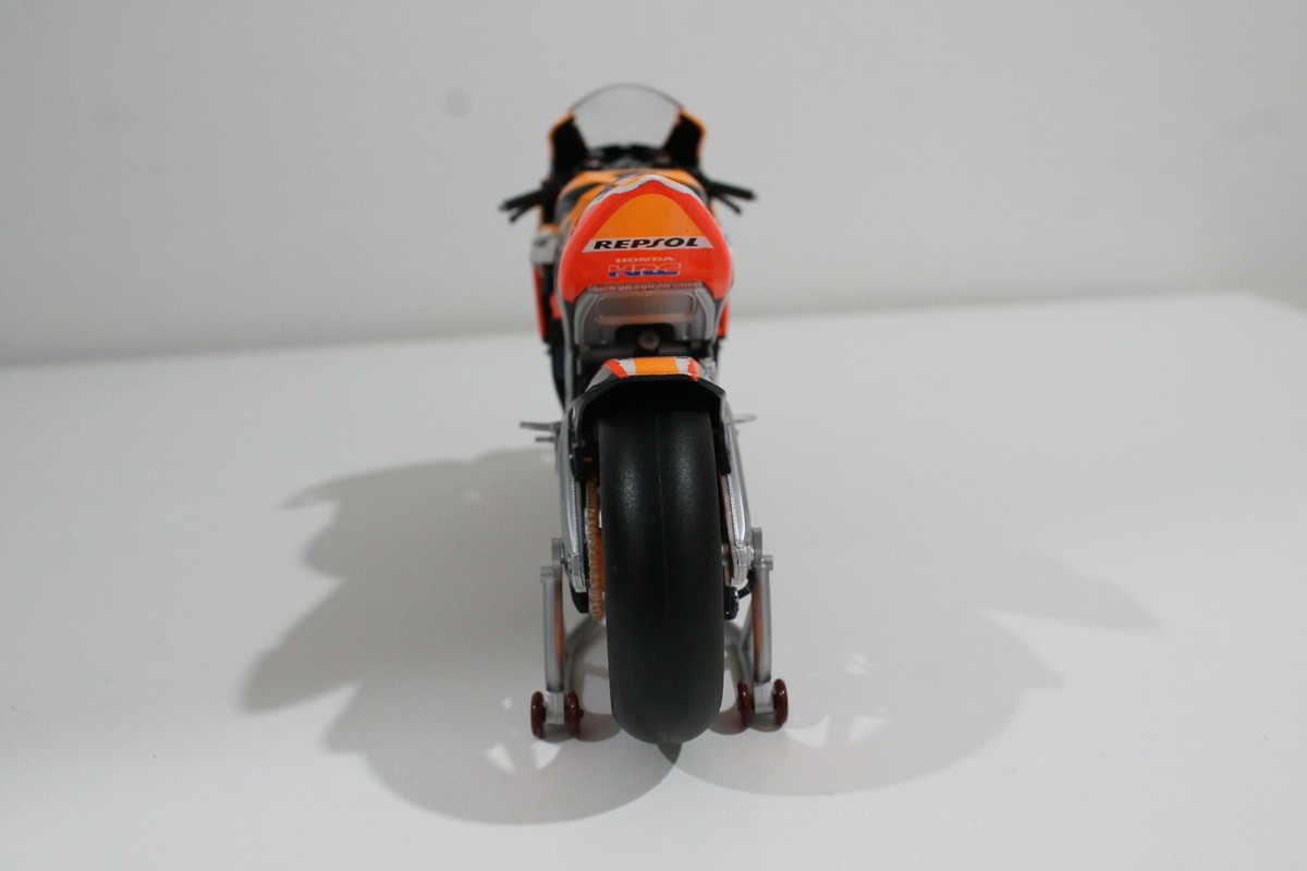 MINICHAMPS 122071069 HONDA RC212V N 69 REPSOL MOTOGP 2007 MINICHAMPS 122071069 HONDA RC212V N 69 REPSOL MOTOGP 2007