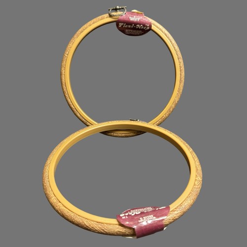 Set of 2 Vintage Flexi Hoop Frame Embroidery Needlework Wood Grain Hoops 6 inch - Picture 2 of 8