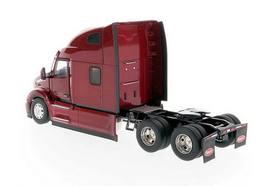 Diecast Masters 1/32 PETERBILT 579 UltraLoft Tractor Red DiecastModel 71091 - Image 4 of 4