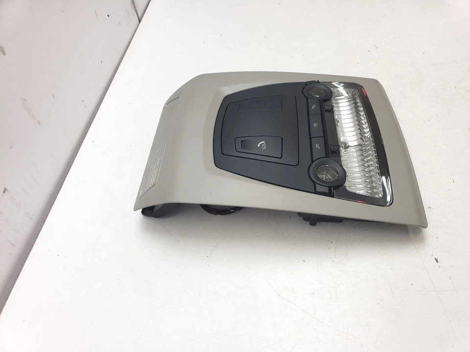 LUZ DE LECTURA INTERIOR CORTESÍA BMW X3 F25 9347175 2015 Foto 3 de 4
