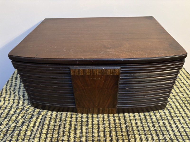 Bendix Model 656A Antique AM Radio  and phonograph Combination