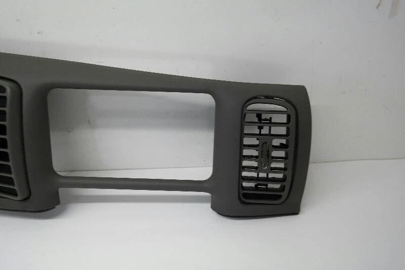 1997-05 Buick Park Avenue Speedometer Instrument Cluster w Vent Panel  - Image 4 of 4