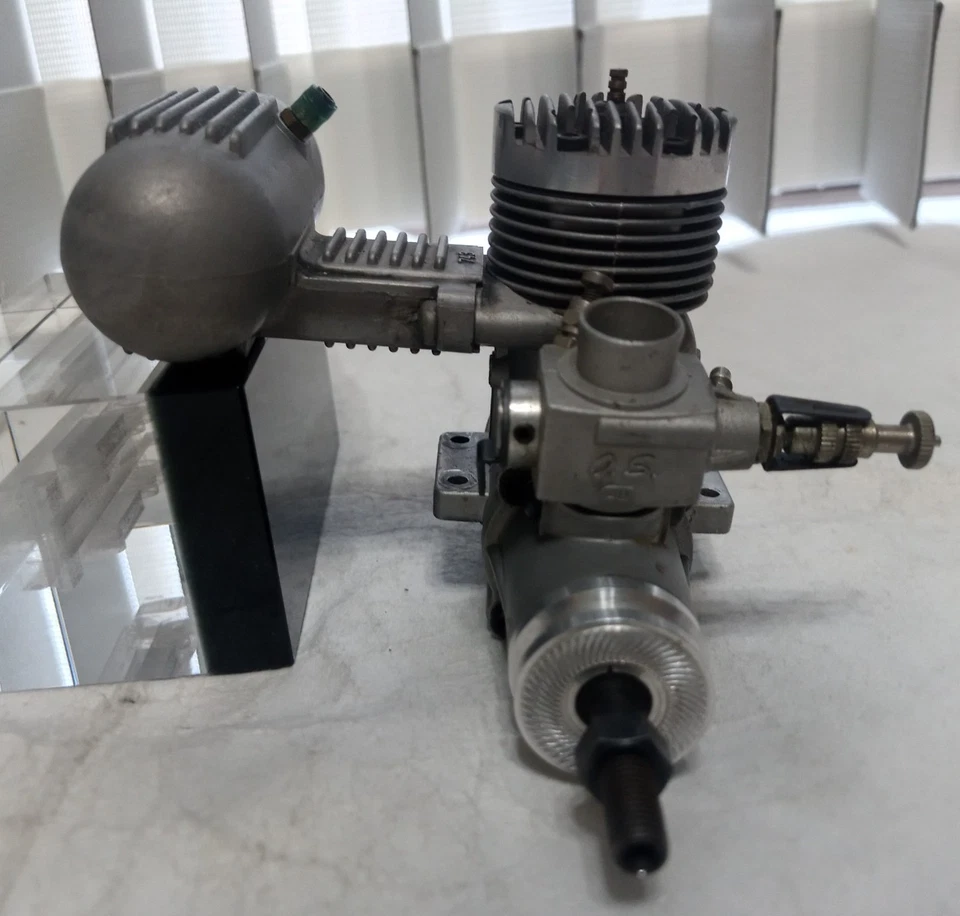 O.S. MAX 40SR Engine Radio Control Model Airplane Engine Used Item - Image 2 of 4