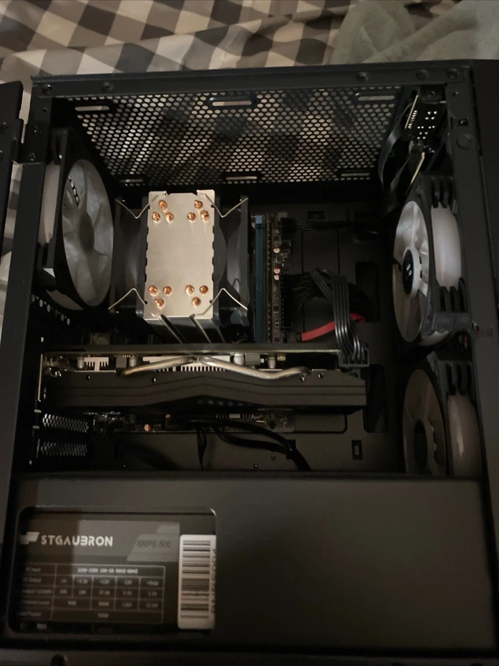 PC de sobremesa gaming stgaubron Foto 3 de 4