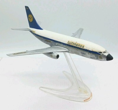 1:183 Scale Built Plastic Model Airplane Commercial Airline Boeing 737 Lufthansa