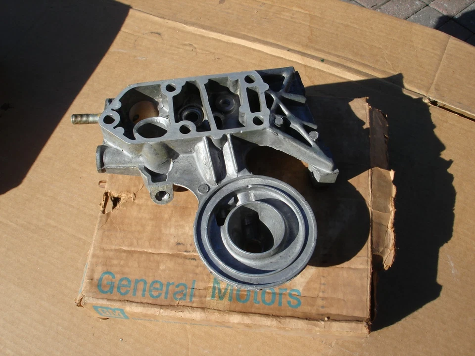 Chevrolet Corvair 1965 a 1969 filtro de aceite/montaje del alternador HSG 3814584 como nuevo de lote Foto 2 de 4