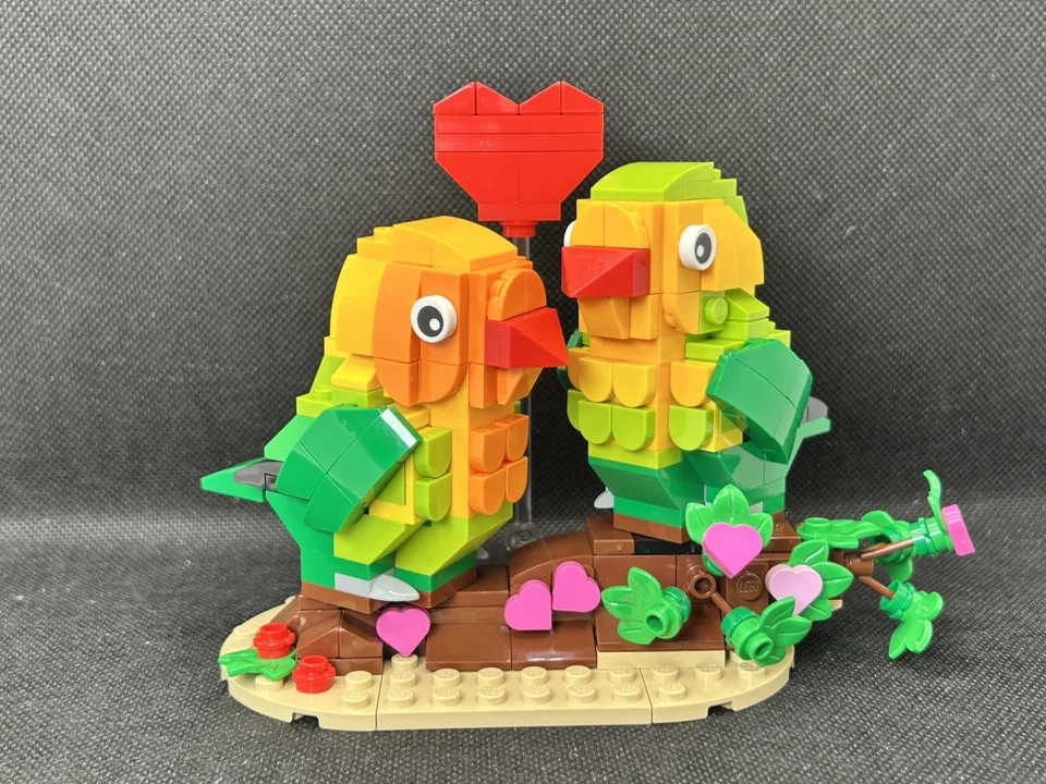 LEGO 40522 Valentine Lovebirds, photo 1 of 5