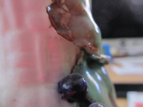 vintage blueberry PURPLE clusters green leafs white VASE 6.5" craze crazing OLD - Picture 8 of 11