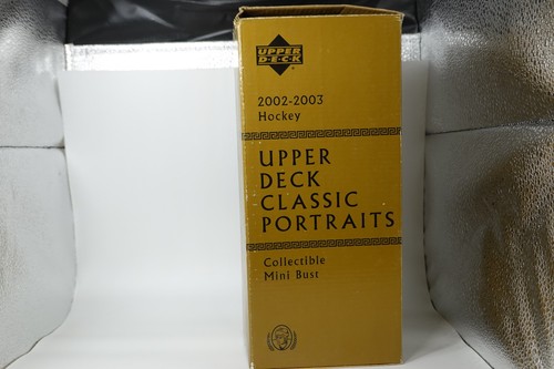 Martin Brodeur - New Jersey Mini-Bust 2002-03 UD Classic Portraits -ORIGINAL BOX - Picture 4 of 24