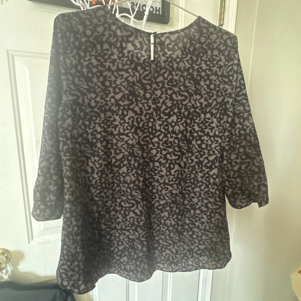 Blusa para mujer French Connection transparente con estampado de leopardo talla 6 – manga 3/4 Foto 3 de 3