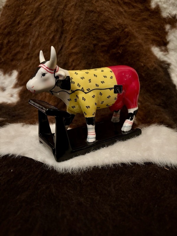 2005 Cow Parade Item # 7348 “cow-Isthenics” 1E/3.514 No Tag No Box Ships Insured