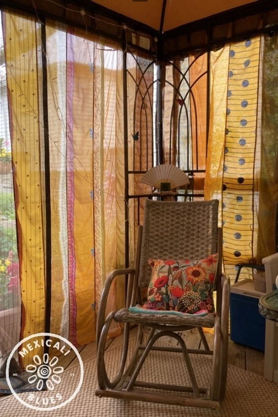 Cortina de retazos de sari indio cortina hecha a mano decoración de ventana cortina de seda sari boho Foto 2 de 4