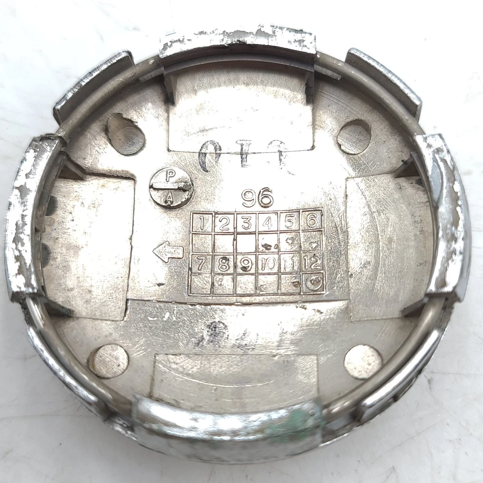 Conjunto de tapa central de rueda Mazda MX-6 y 626 plateado a presión (genuino OEM) Foto 3 de 4