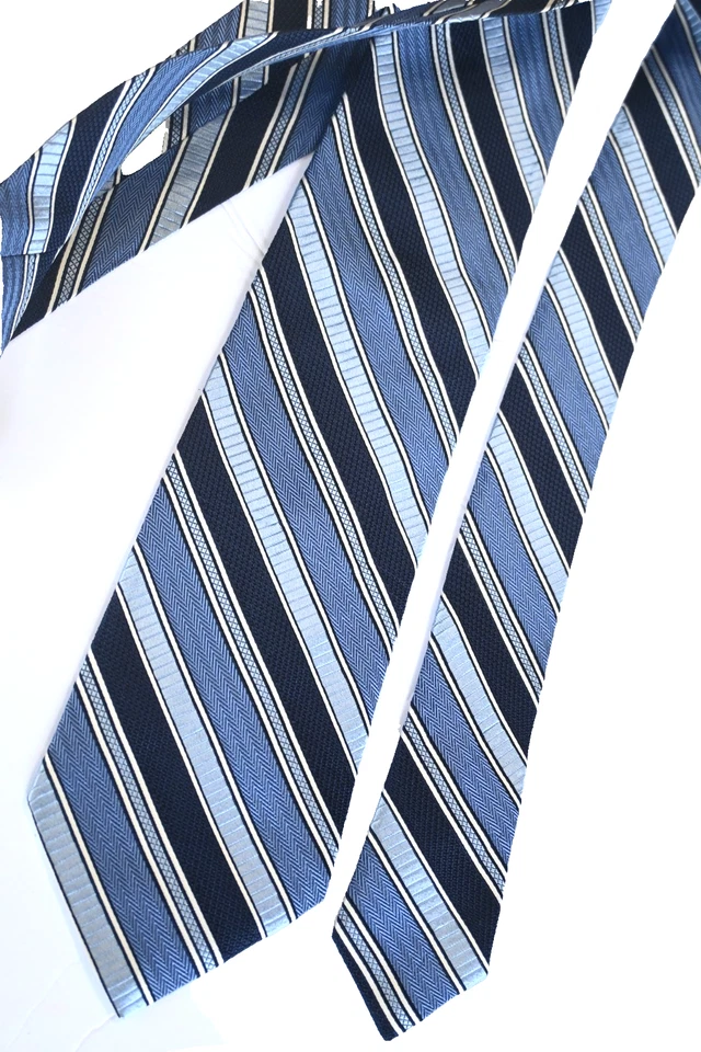 FACONNABLE MEN'S TIE NAVY BLUE/SHARK PRINT Width: 3.5/8" Length: 60" - Image 3 of 3