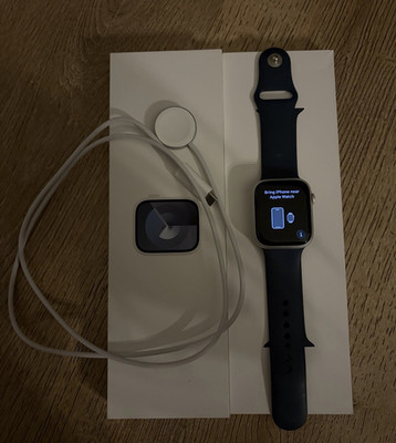 Apple Watch Series 9 (45mm, GPS + Cellular)